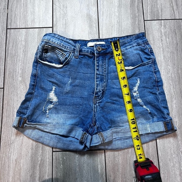 KanCan Womens Light Wash Distressed Cuffed Denim Shorts Size 28 - Picture 2 of 7